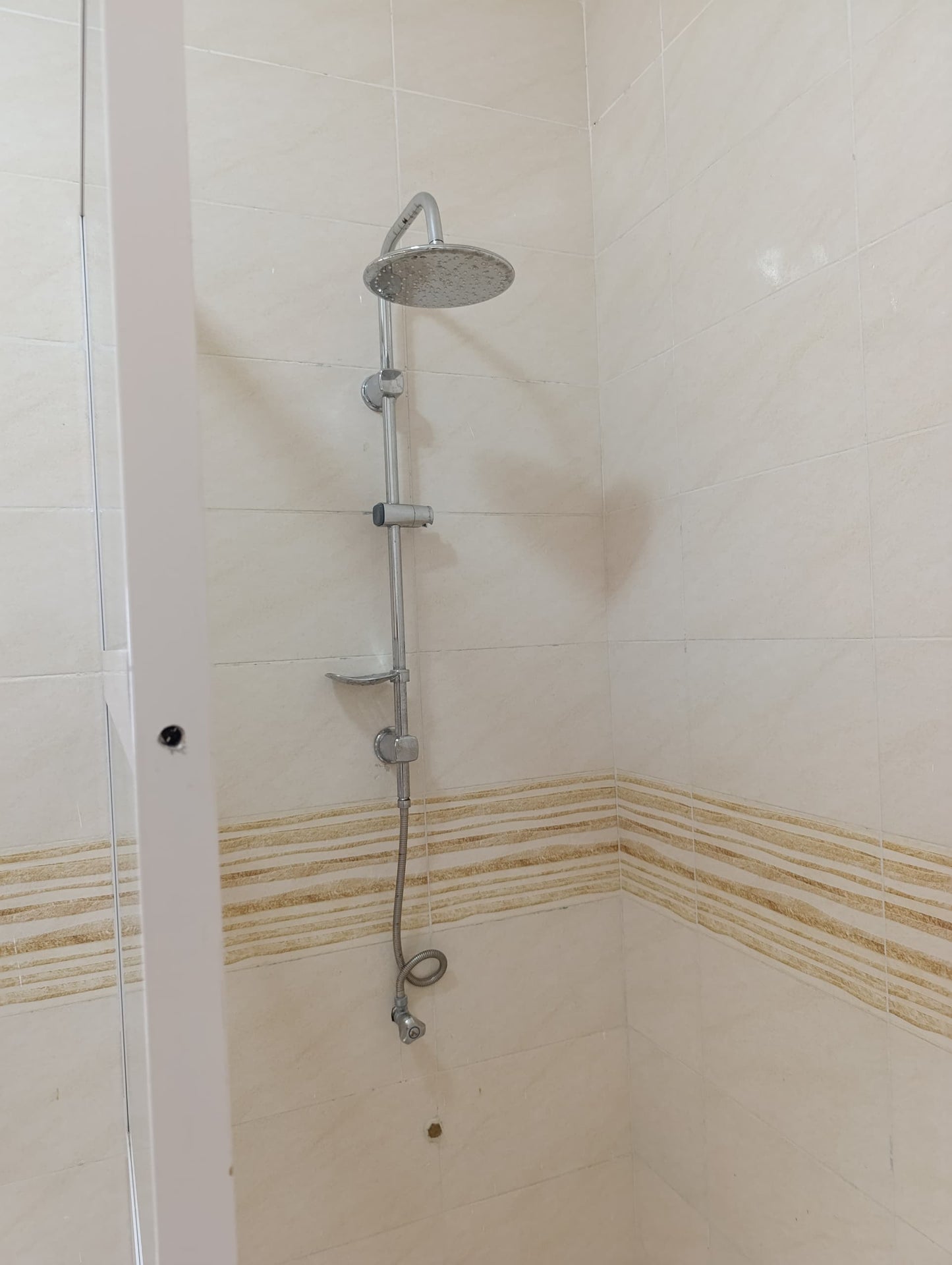 VILLA DE 8 PIÈCES À VENDRE À AGOE LEGBASSITO ATIOMÉ – 85 MILLIONS FCFA