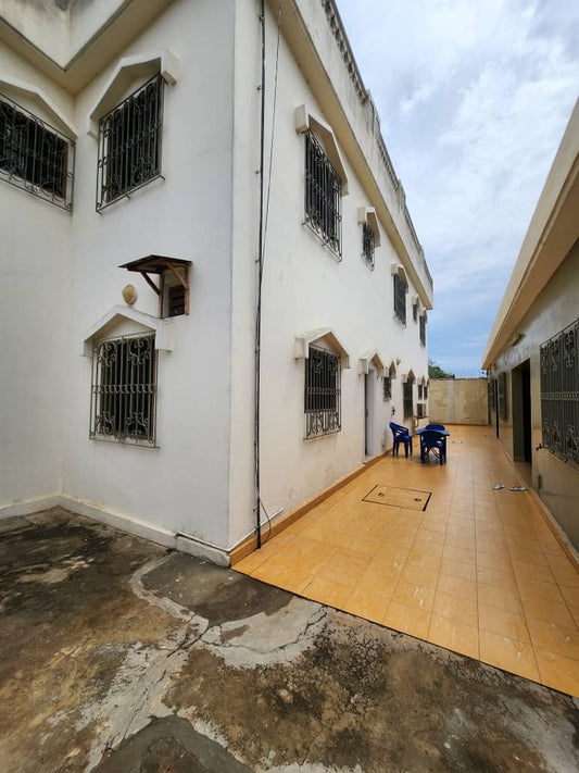 Villa duplex 6 chambres en vente à Novissi – 400 millions FCFA