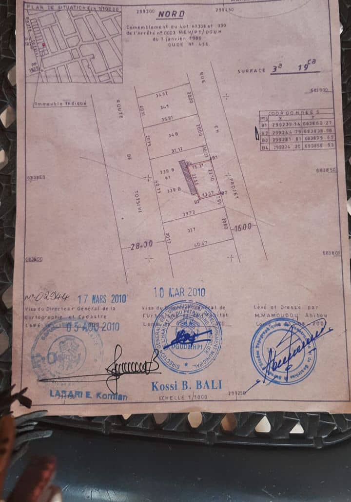 Maison de location en vente sur 1/2 lot à Totsi Gblinkome, proche de la rue Tidjani – 27 millions FCFA