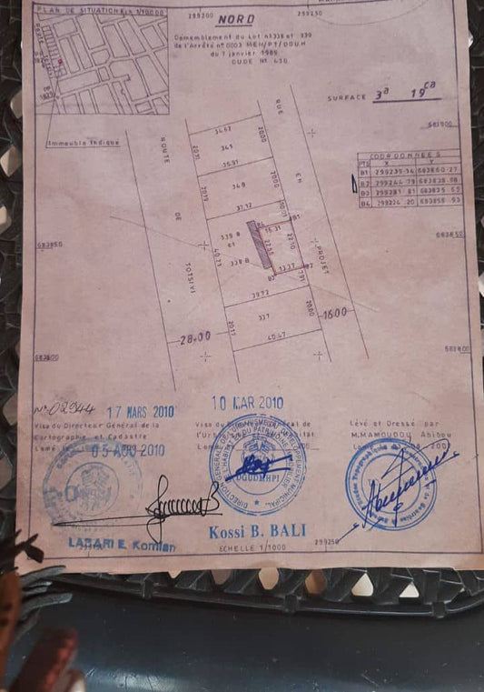 Maison de location en vente sur 1/2 lot à Totsi Gblinkome, proche de la rue Tidjani – 27 millions FCFA