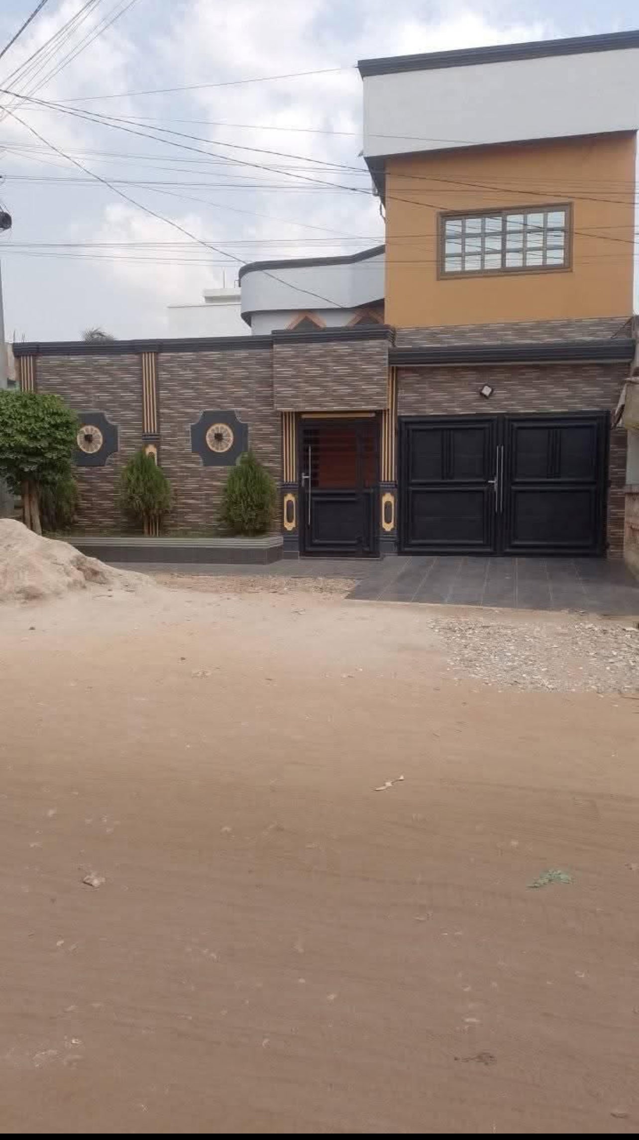 À LOUER : VILLA DUPLEX DE 9 PIÈCES À ADIDOGOMÉ – 700.000F/MOIS