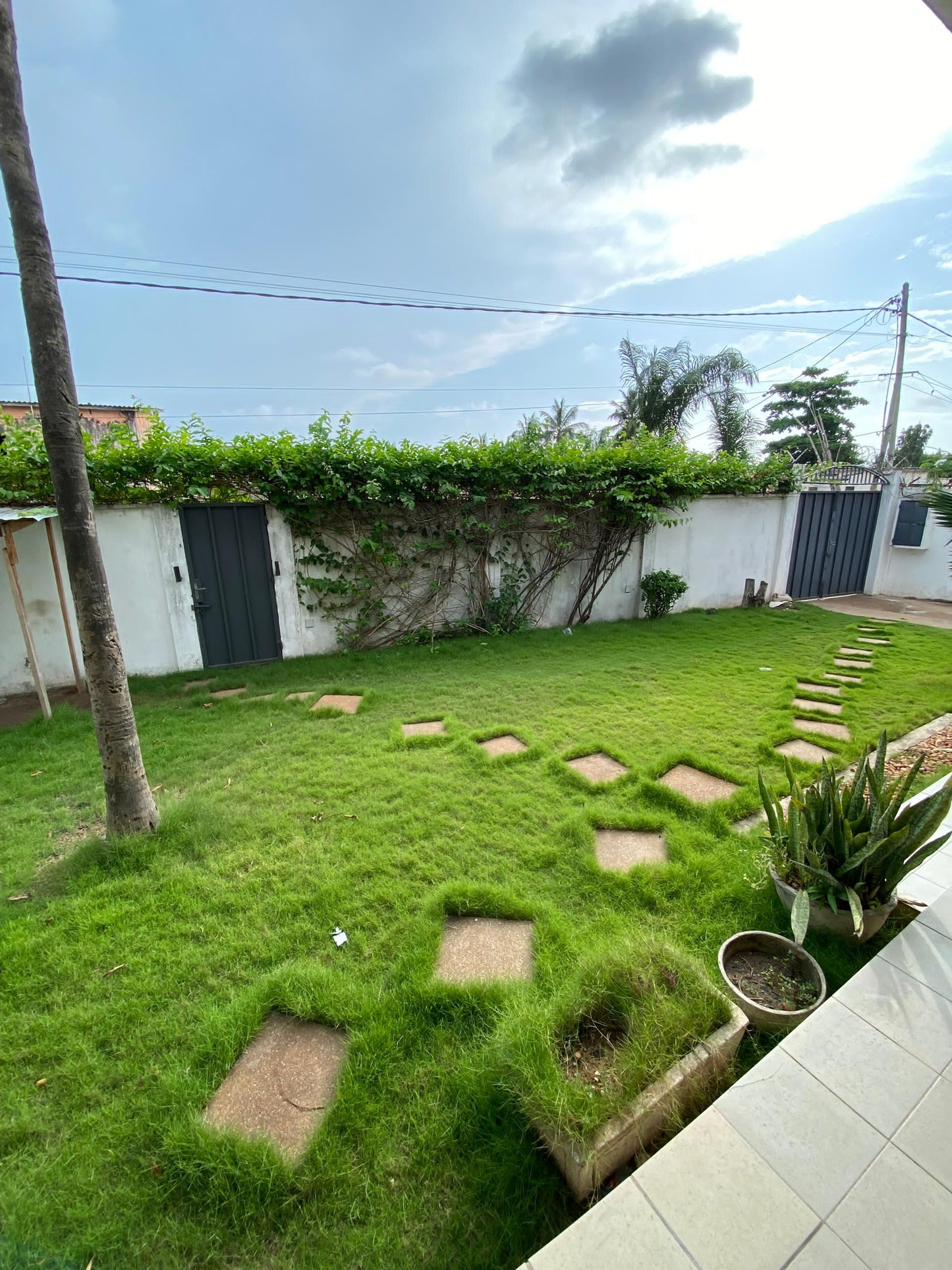 Villa duplex avec jardin à louer à Ablogamé Sarakawa – 300000 FCFA