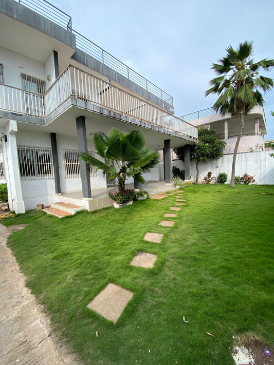 Villa duplex avec jardin à louer à Ablogamé Sarakawa – 300000 FCFA
