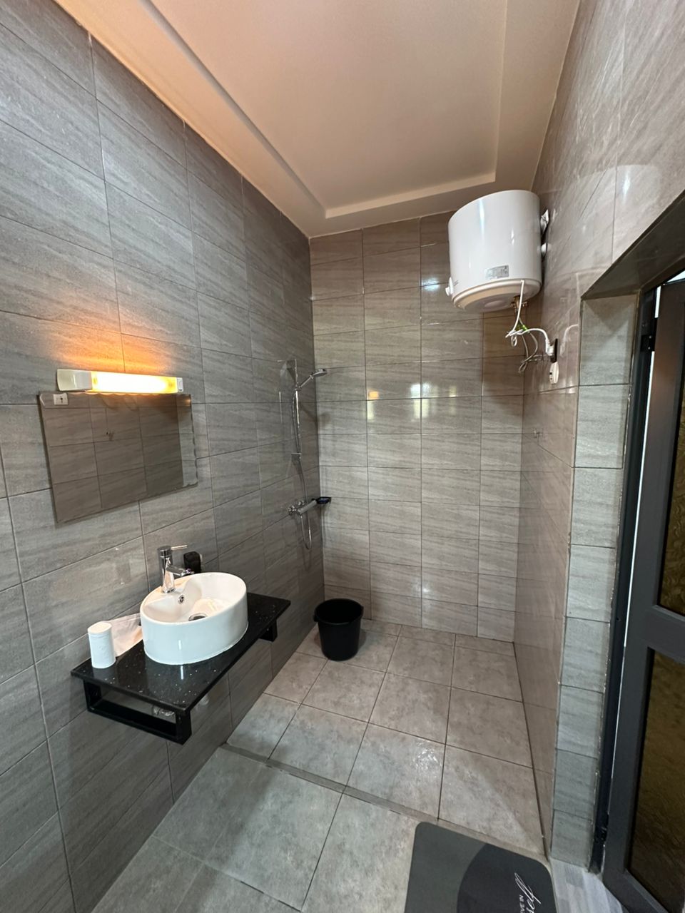 Appartement 2 chambres meublé à louer à Adidogomé Avenou – 500000 FCFA mensuel