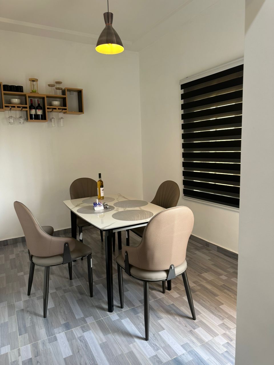 Appartement 2 chambres meublé à louer à Adidogomé Avenou – 500000 FCFA mensuel