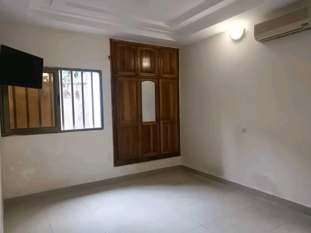 Villa 10 chambres en vente à Gblinkomé Totsi – 350 millions FCFA