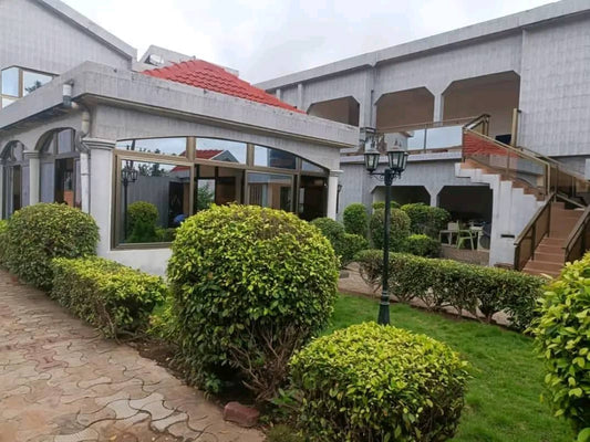 Villa 10 chambres en vente à Gblinkomé Totsi – 350 millions FCFA
