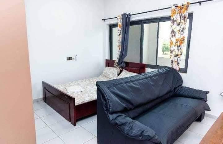 GRAND IMMEUBLE COMMERCIAL À VENDRE À LOMÉGAN – 600 m² | TITRE FONCIER