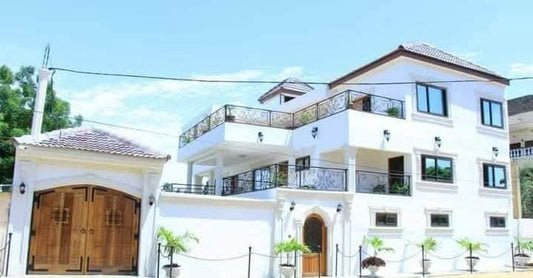 À LOUER – VILLA DUPLEX MEUBLÉE AVEC PISCINE À AKODÉSSÉWA – 1.500.000 FCFA/MOIS