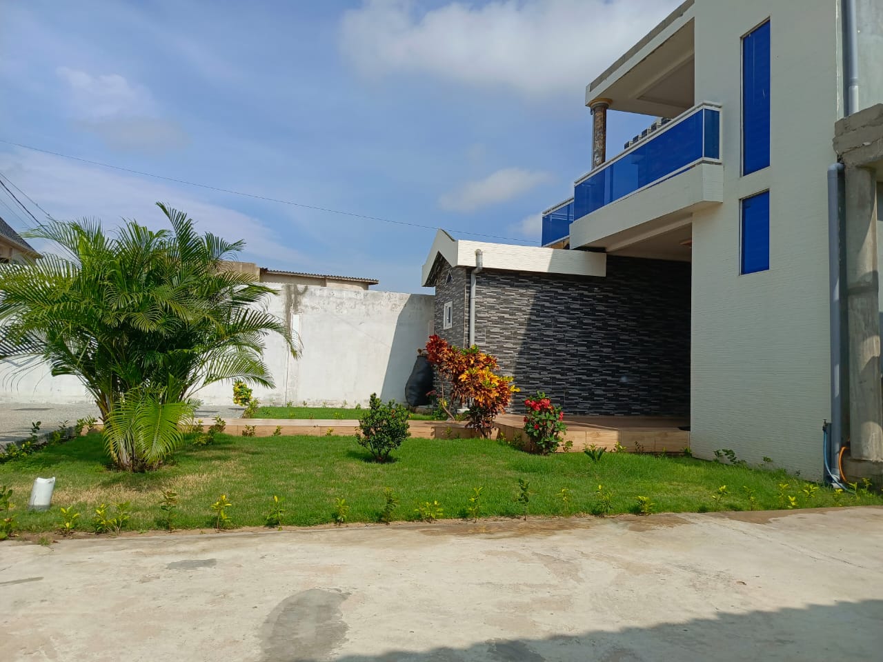 À VENDRE – VILLA DUPLEX DE 8 PIÈCES SUR 600m² À KPOGAN ZOGBÉDJI