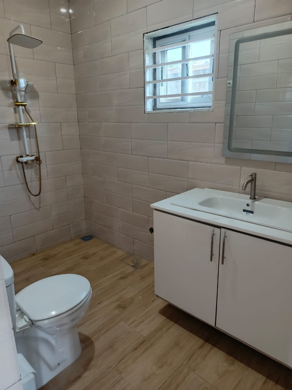 À VENDRE – VILLA DUPLEX DE 8 PIÈCES SUR 600m² À KPOGAN ZOGBÉDJI