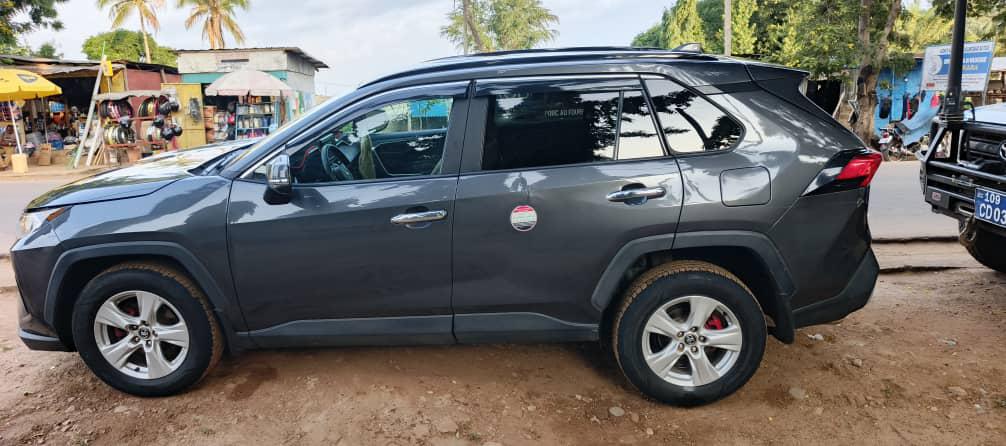 Toyota RAV4 LE 2021