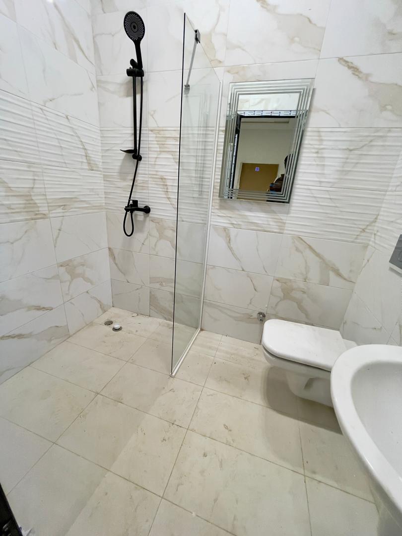 LOMÉ – TOKOIN CASABLANCA – VILLA TRIPLEX 6 PIÈCES À VENDRE