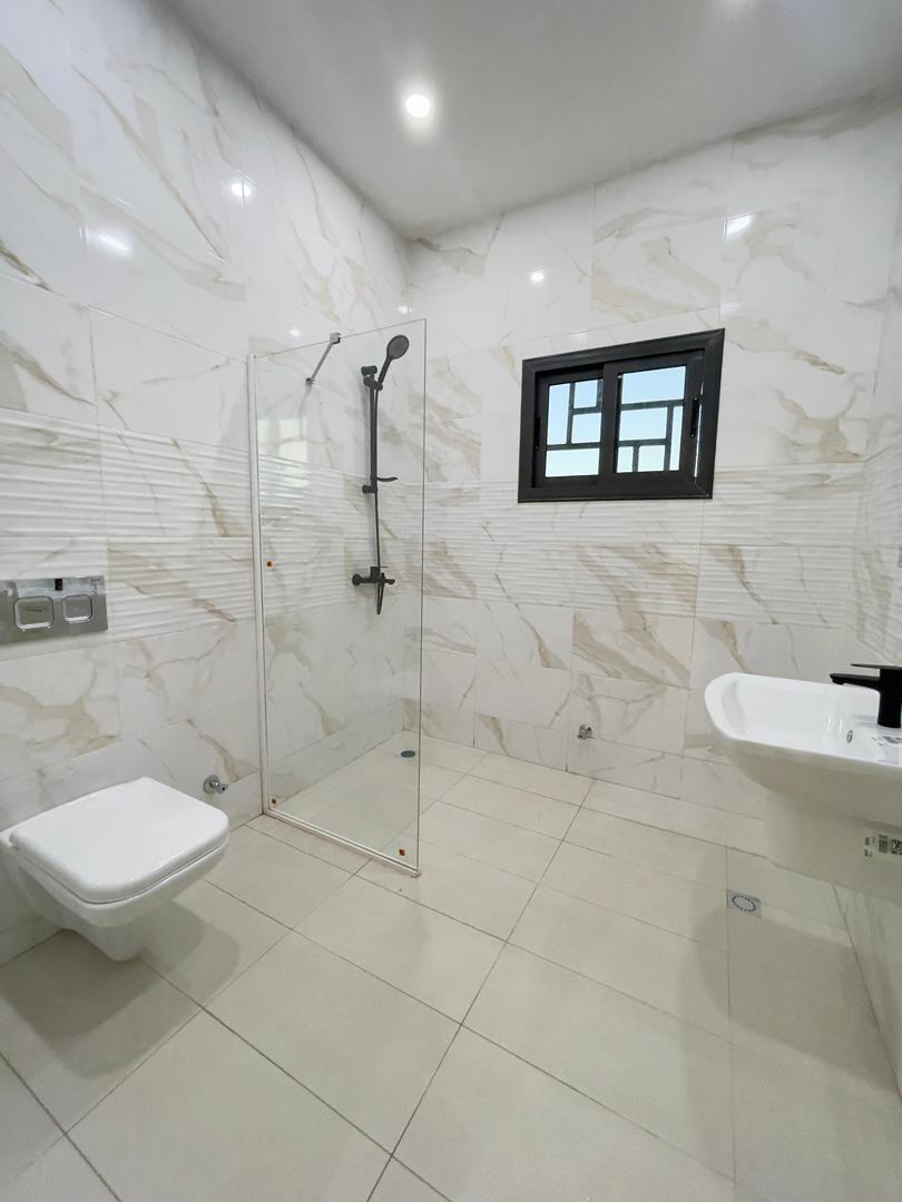 LOMÉ – TOKOIN CASABLANCA – VILLA TRIPLEX 6 PIÈCES À VENDRE