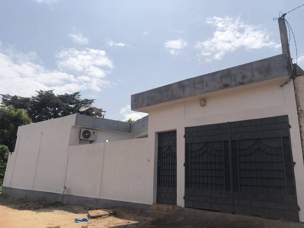 UNE VILLA MEUBLÉE À VENDRE À ZANGUÉRA – 2 CHAMBRES