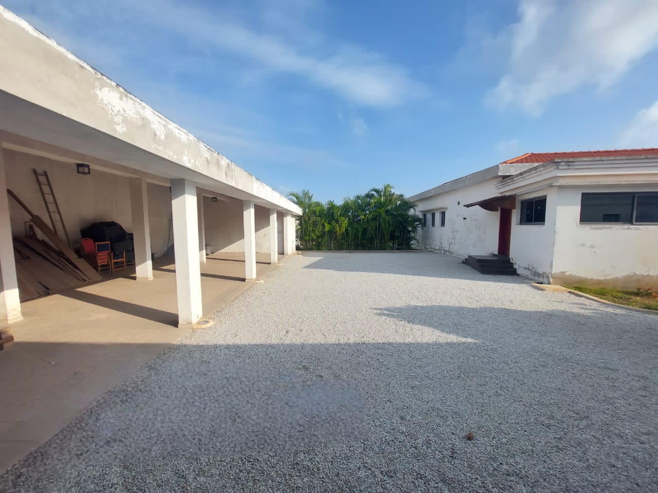VILLA DE 7 PIÈCES À VENDRE À BAGUIDA SUR 5 LOTS