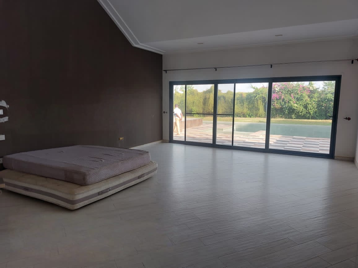 VILLA DE 7 PIÈCES À VENDRE À BAGUIDA SUR 5 LOTS