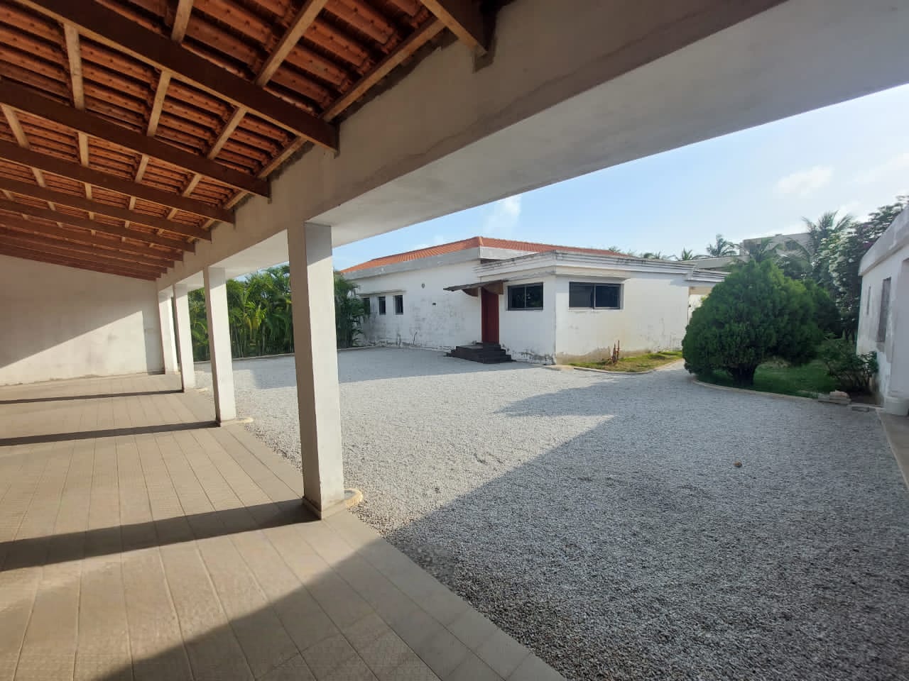 VILLA DE 7 PIÈCES À VENDRE À BAGUIDA SUR 5 LOTS