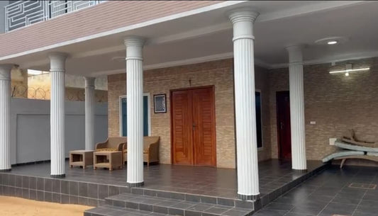 À VENDRE – VILLA DUPLEX DE 9 PIÈCES SUR DEMI-LOT À AGOÈ ATCHANVÉ