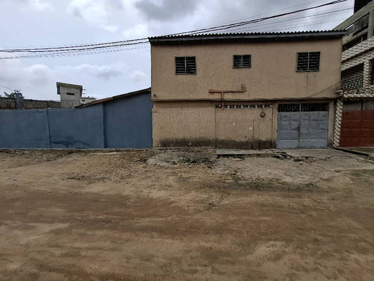 LOMÉ – TOTSIVI – VILLA 7 PIÈCES À VENDRE