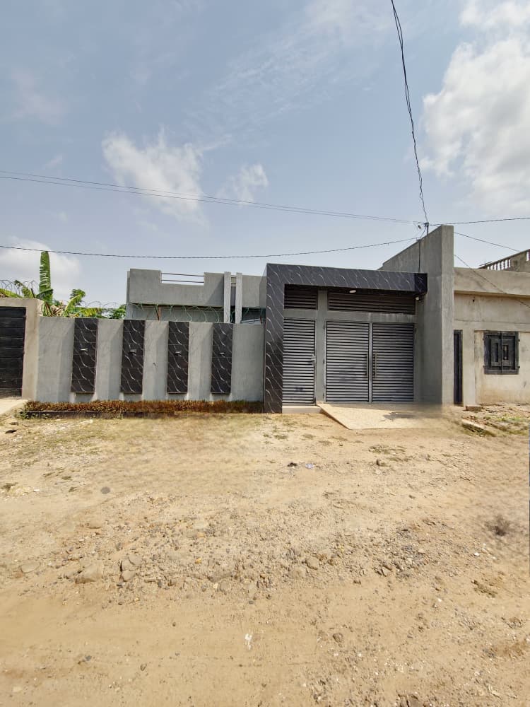 UNE VILLA À VENDRE À AGOÈ LÉGBASSITO