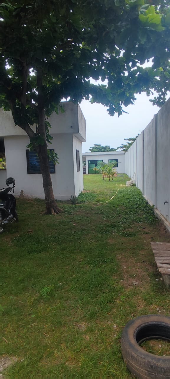 UN DOMAINE À VENDRE À BAGUIDA EN BORDURE DE LA MER