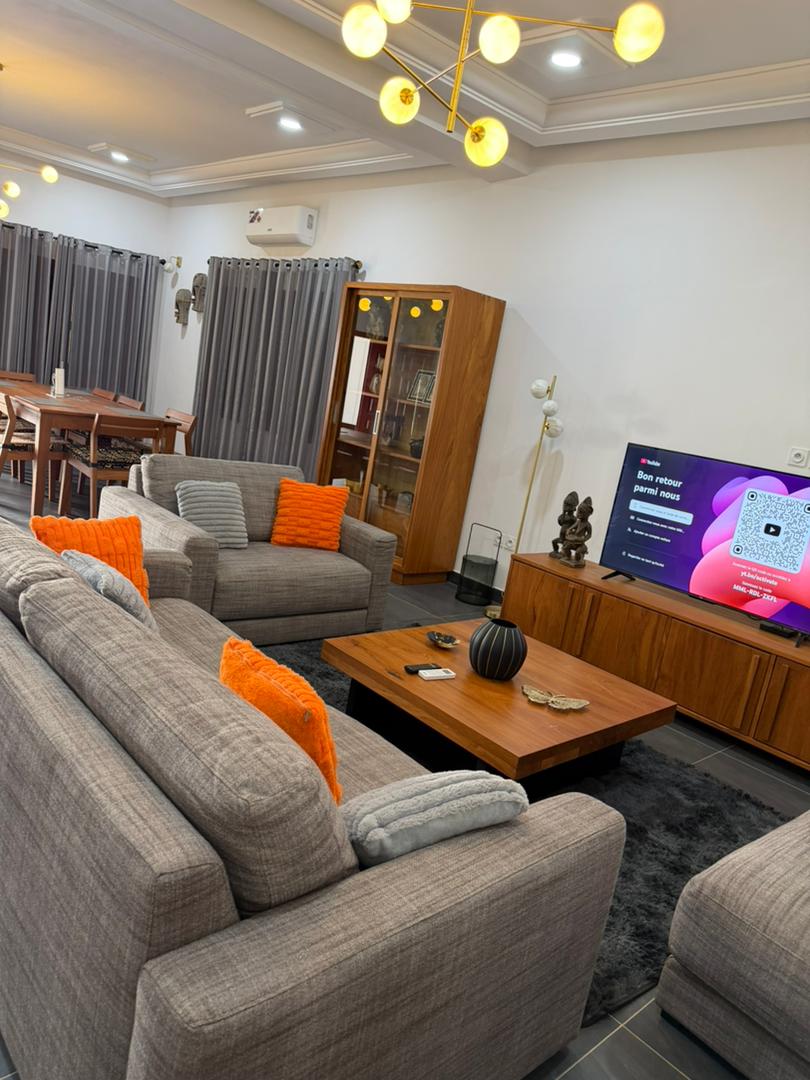 Villa duplex meublée 4 chambres à louer à Agoè Camp GP – 1.800.000 FCFA