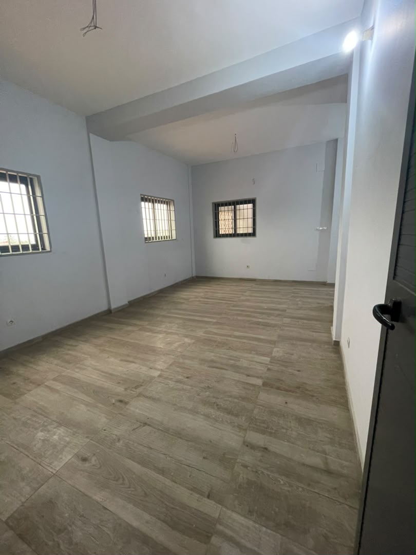 Appartement 3 chambres en location en bord du goudron à Avenou Boukarou – 230.000 FCFA