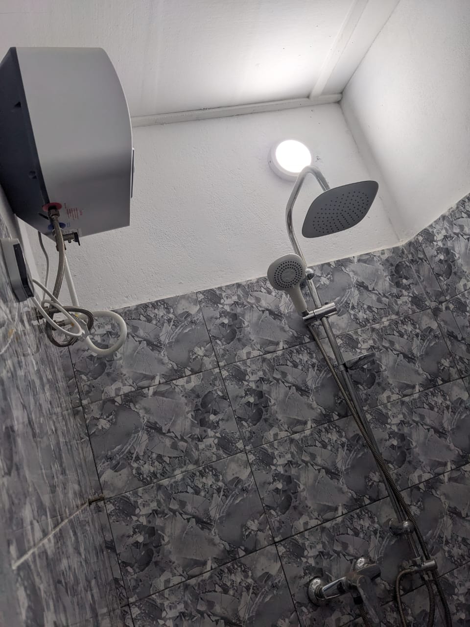 Mini villa 2 chambres en location à Agoè Sogbossito Abass Bonfo – 100 000 FCFA