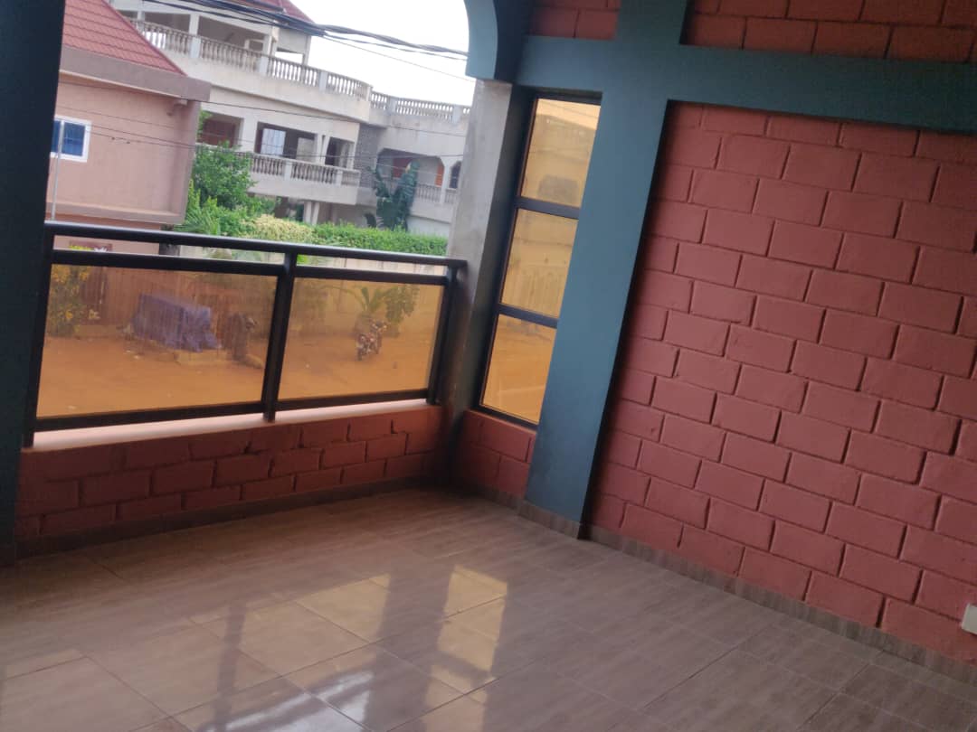 Appartement 3 chambres à louer à Hédranawoé Tsinga – 140000 FCFA