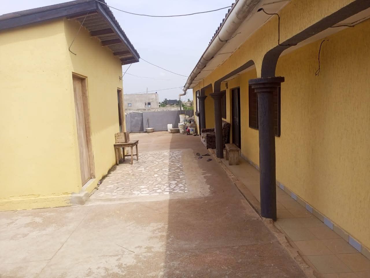 Villa 12 chambres de 600 m² en vente à Agoè Togblékopé – 65 millions FCFA