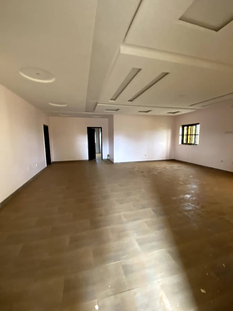 Villa duplex 5 chambres à louer à Sogbossito, proche du goudron - 650000 FCFA