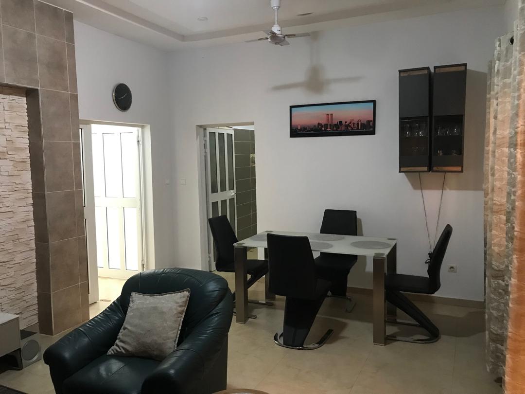 Villa meublée 2 chambres en location à Adidogomé Kohé – 300 000 FCFA