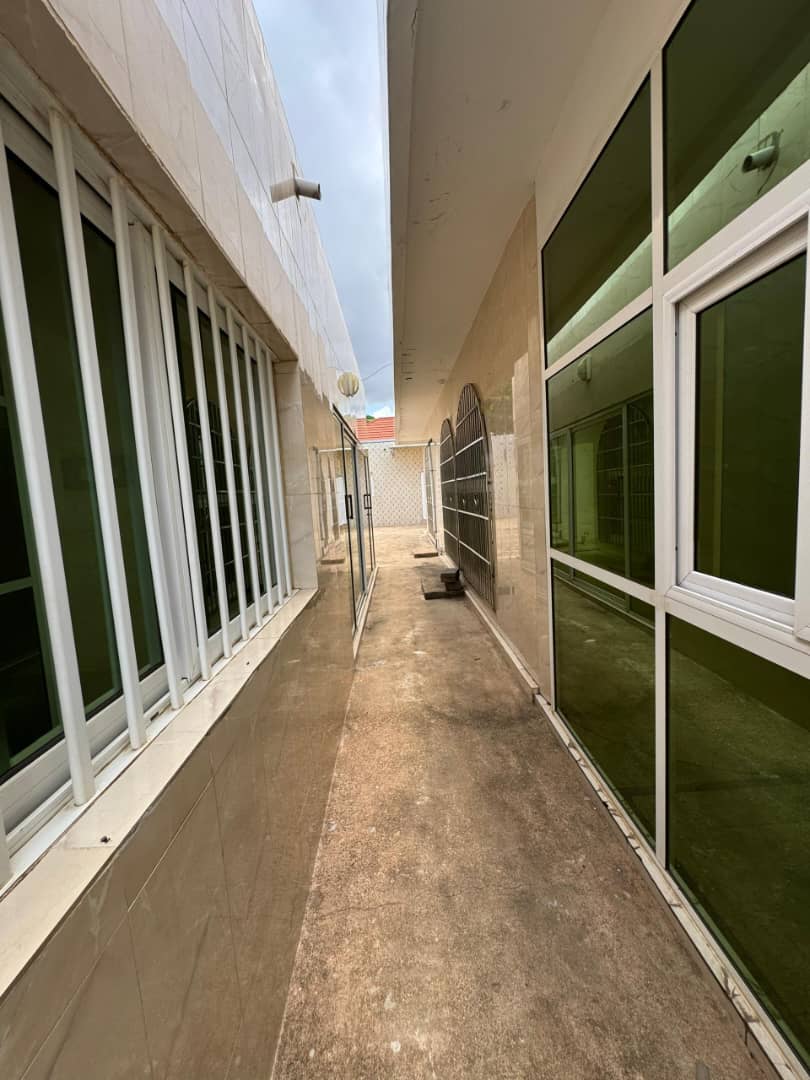 Villa 4 chambres à louer à Cité OUA – 1 500 000 FCFA