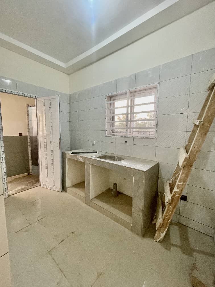 2 chambres salon à louer à Agoè Assiyéyé – 100000 FCFA
