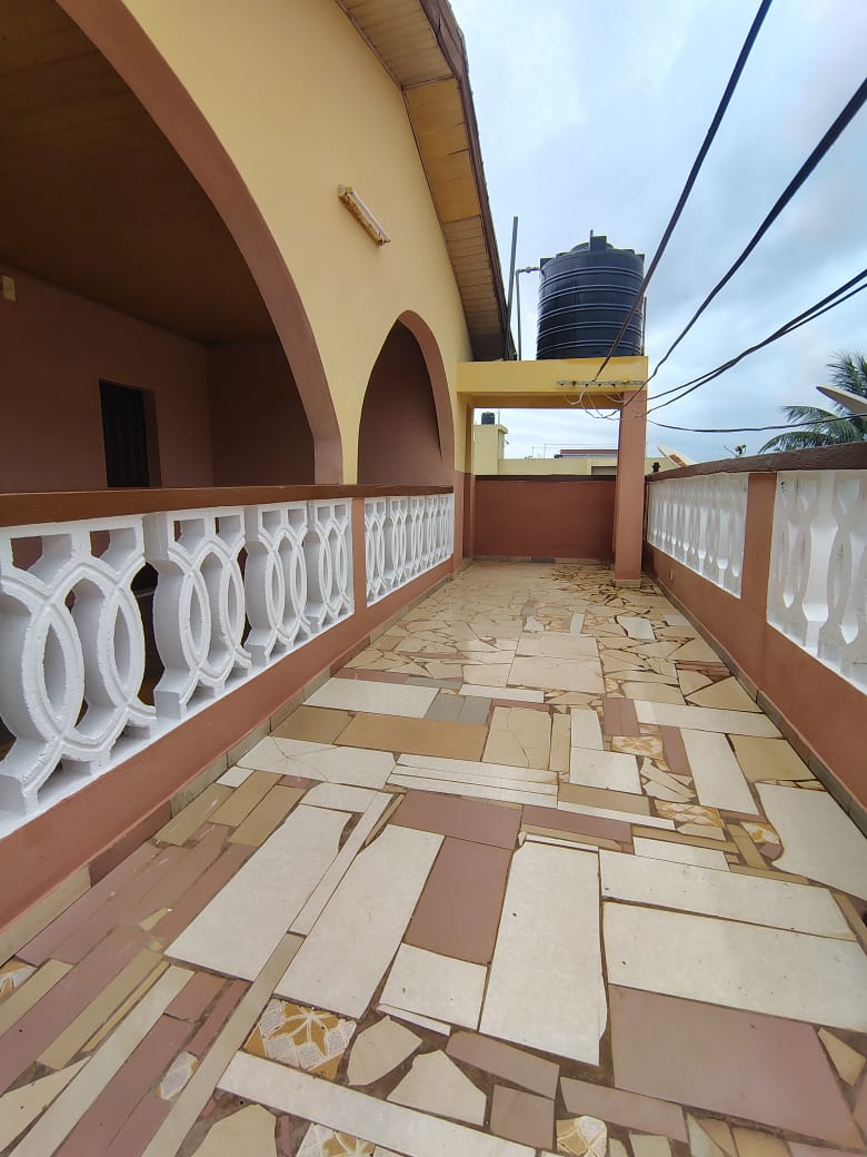 Appartement 3 chambres à louer à Gblenkome derrière pharmacie Maïna Source de Vie – 120000 FCFA
