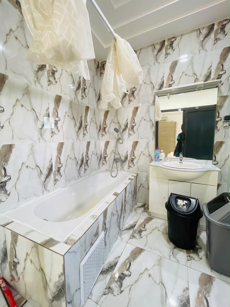 Villa cour unique 4 chambres en location à Agoè carrefour cool catché – 350 mill FCFA