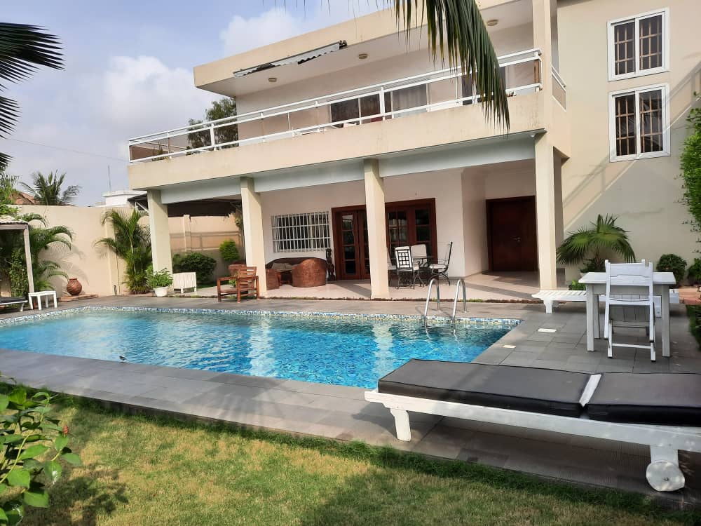 Villa duplex avec piscine, 6 chambres, en vente à Avepozo, proche de la plage – 350 millions FCFA