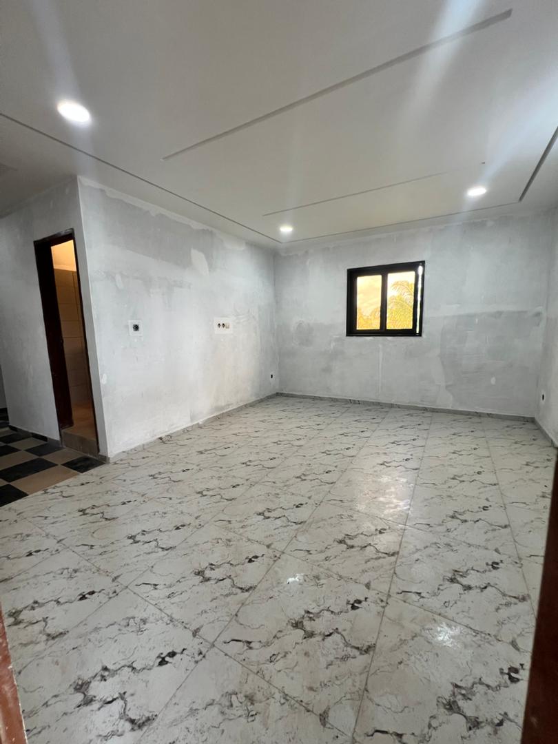 Bel appartement de deux chambres salon à louer à Agoè Logopé proche pharmacie Baracat – 70000 FCFA