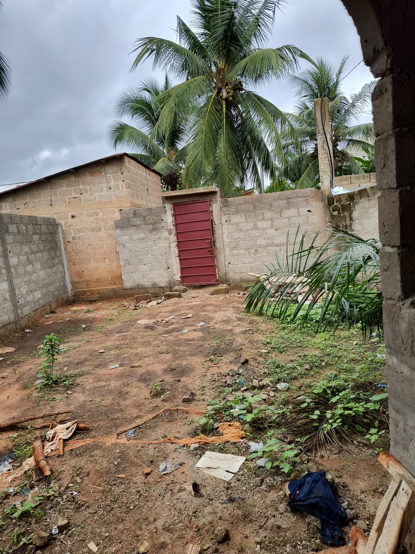 Terrain avec pièce en vente à Zanguera Klikamé – 6 millions FCFA