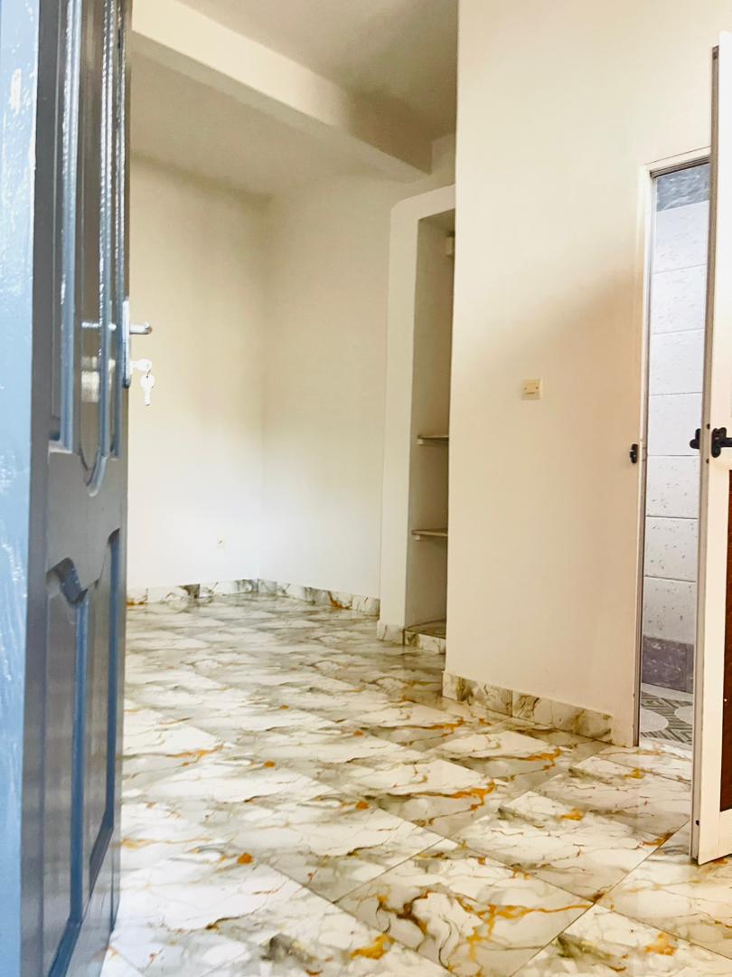 Appartement 2 chambres en location à Adidogomé Sagbado Logoté, 300m du goudron – 100000 FCFA/mois