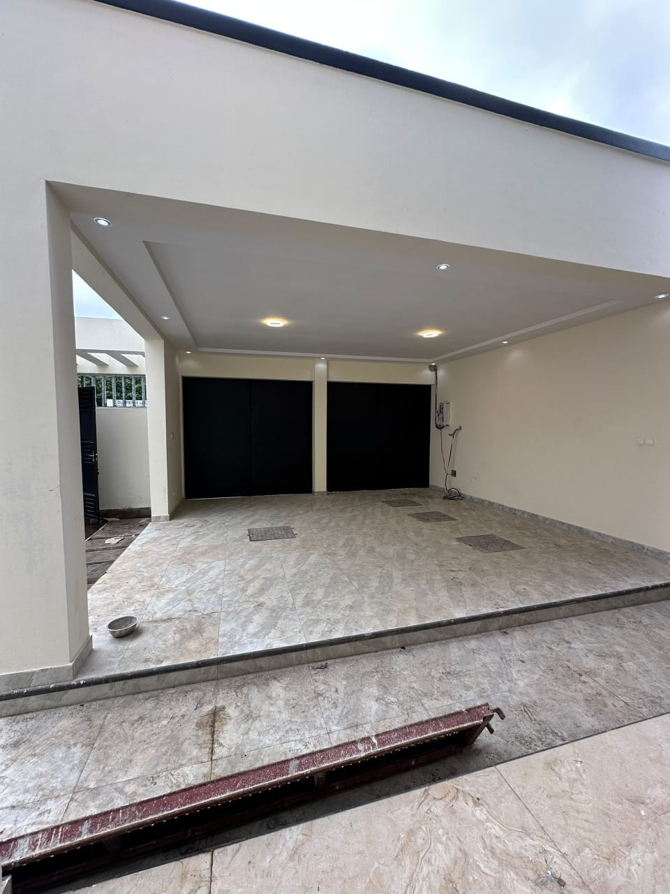 Villa duplex 4 chambres en location proche du goudron à Adidoadin – 800.000 FCFA/mois