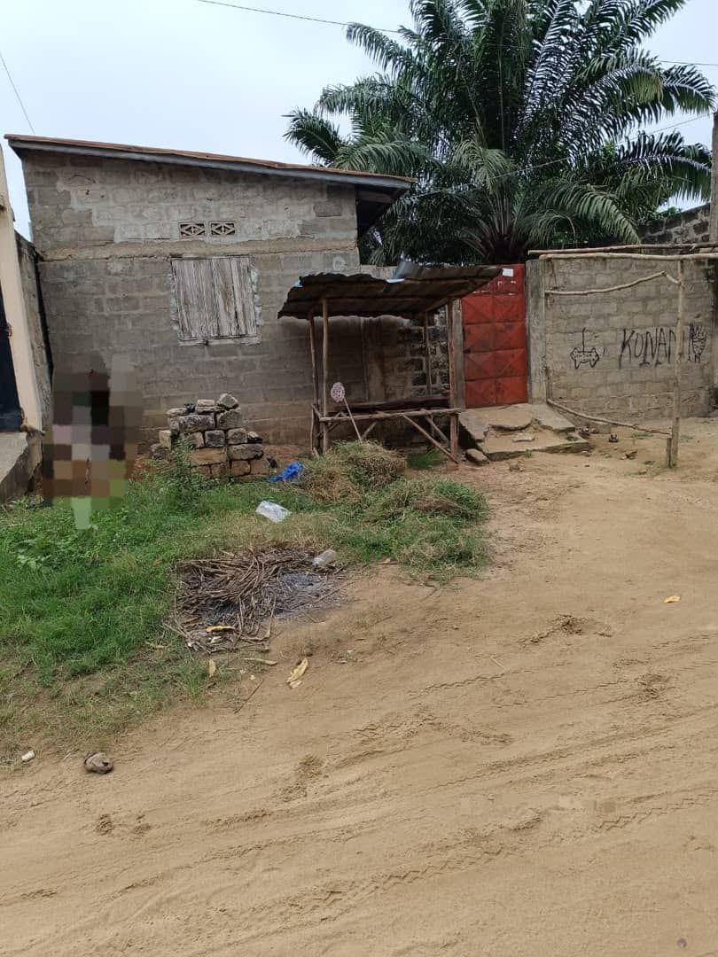 Demi-lot de 300 m² en vente à Adidogomé, proche du goudron – 13 millions FCFA