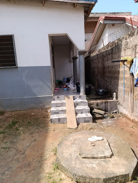 Maison 2 chambres avec boutique en vente à Agoè Nanegbe – 27 millions FCFA