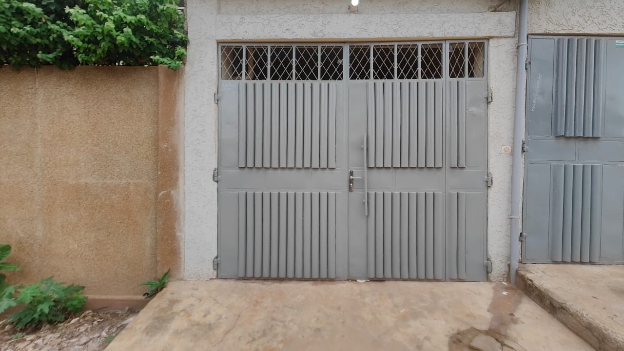 Location 3 chambres proche du goudron à Lomé – 150 000 FCFA par mois