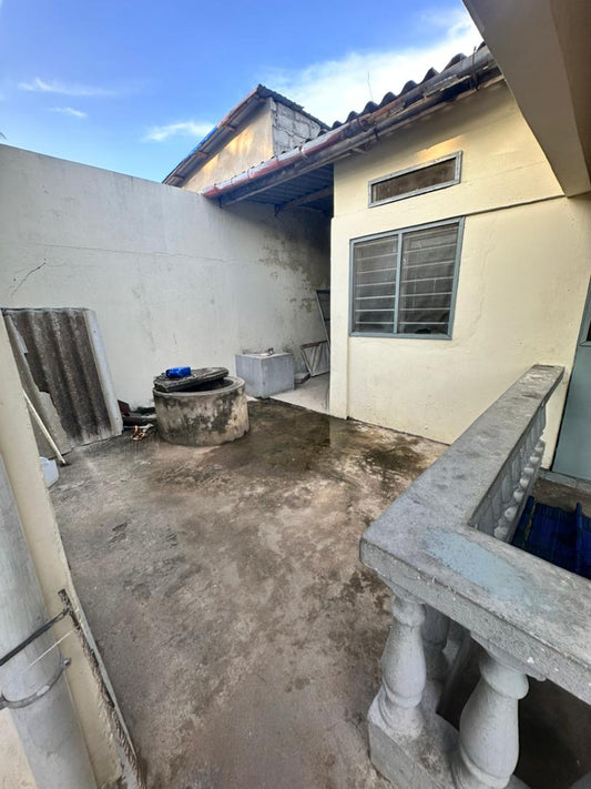 Maison en vente à Agbata, non loin du goudron – 18 millions FCFA