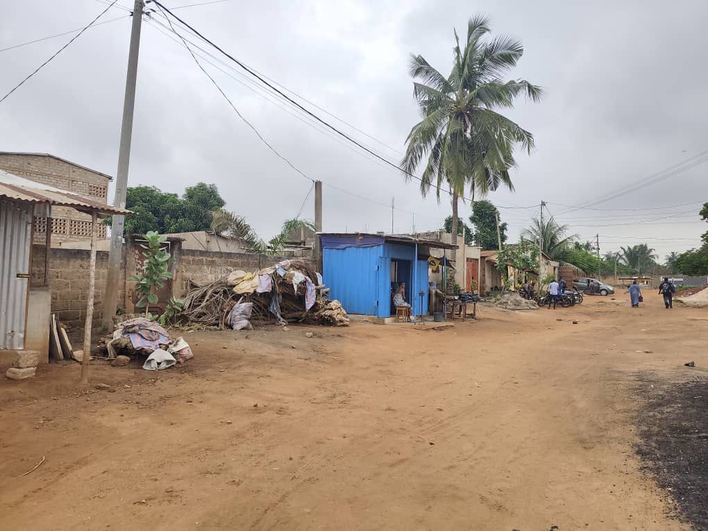 Terrain de 300 m² en vente à Agoe Assiyeye – 20.500.000 FCFA