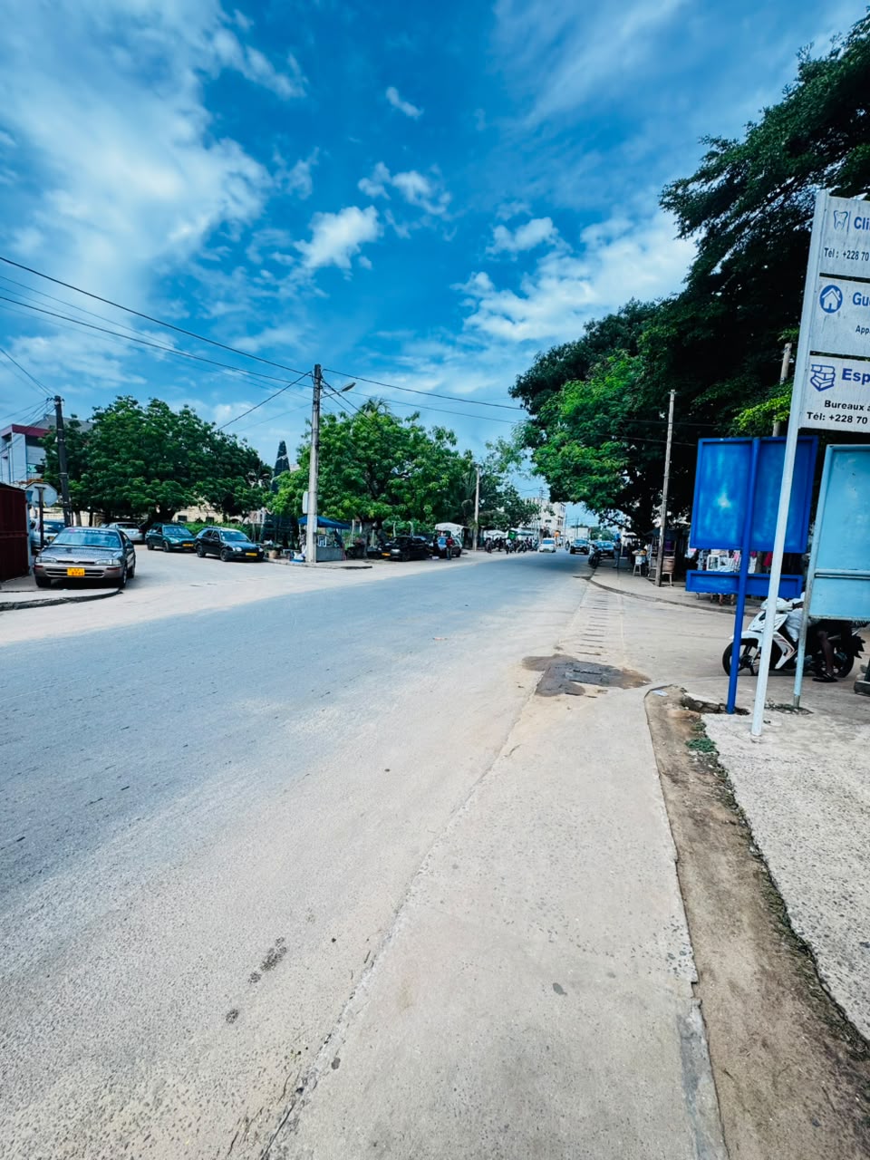 Terrain en vente en angle de rue et au bord du goudron à Nyékonaakpoè état civil – 80 millions FCFA