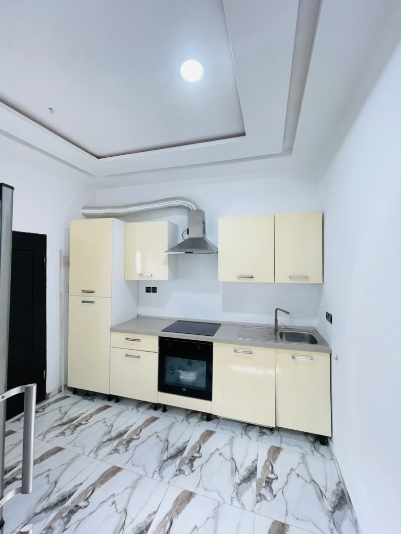 Villa cour unique 4 chambres en location à Agoè Carrefour Cool Catché - 350000 FCFA