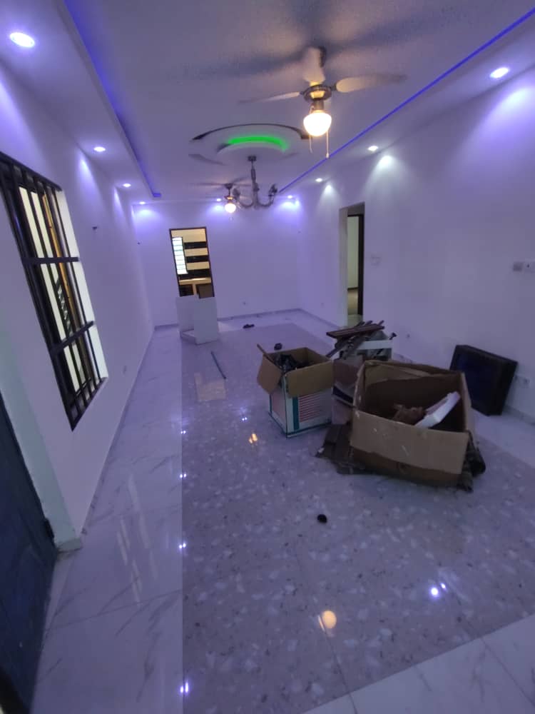 Villa duplex 4 chambres à louer à Djidjolé Gakli – 400 000 FCFA